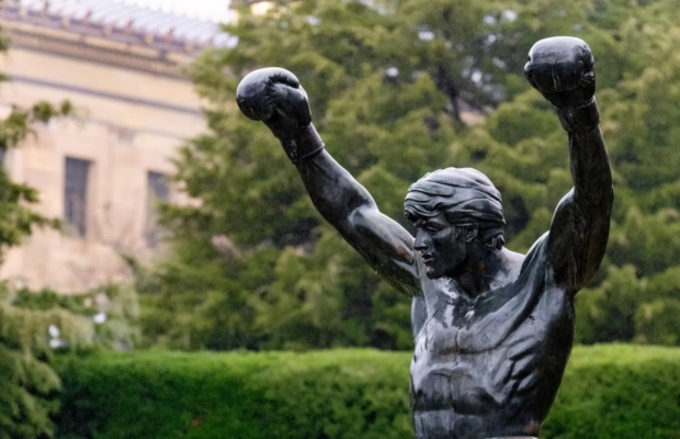 Chi tiết bức tượng Rocky Balboa
