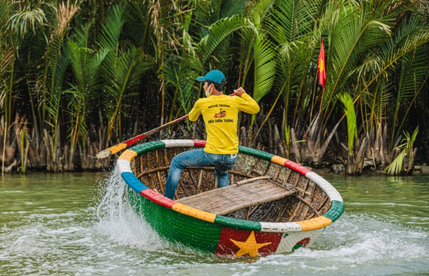m&uacute;a th&uacute;ng rừng dừa bảy mẫu