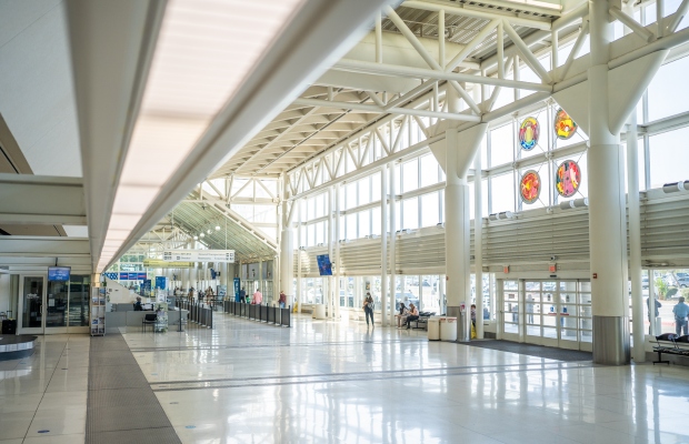 s&acirc;n bay quốc tế Ontario (ONT)