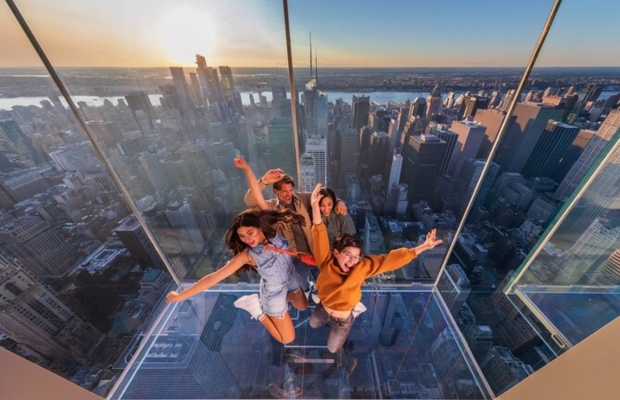 M&ecirc; cung gương khổng lồ