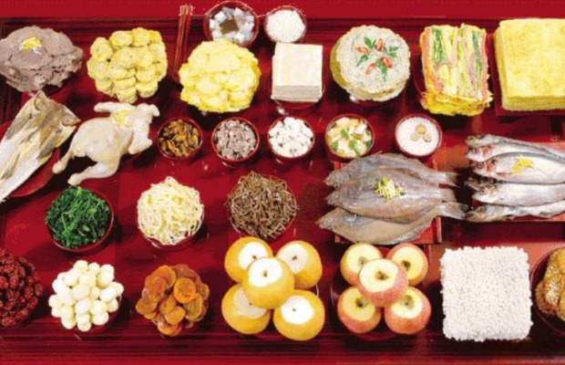 M&acirc;m cỗ ẩm thực truyền thống đầy đủ trong ng&agrave;y tết trung thu h&agrave;n quốc