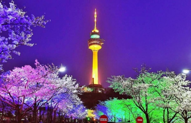 Th&aacute;p N Seoul lung linh dưới &aacute;nh đ&egrave;n LED nghệ thuật về đ&ecirc;m