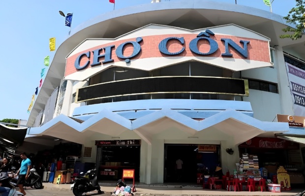 Du kh&aacute;ch c&oacute; thể mua tr&agrave; s&acirc;m dứa Đ&agrave; Nẵng tại chợ H&agrave;n, chợ Cồn với mức gi&aacute; hợp l&yacute;