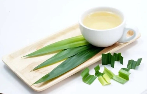 Tr&agrave; s&acirc;m dứa Đ&agrave; Nẵng l&agrave; thức uống giải nhiệt quen thuộc của người d&acirc;n địa phương v&agrave; du kh&aacute;ch