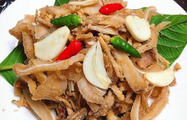 Nguy&ecirc;n liệu tươi ngon của tr&eacute; B&agrave; Đệ &ndash; thịt heo, b&igrave; gi&ograve;n v&agrave; gia vị đặc trưng