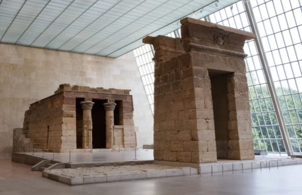 Đền Dendur b&ecirc;n trong Viện bảo t&agrave;ng Mỹ thuật Metropolitan