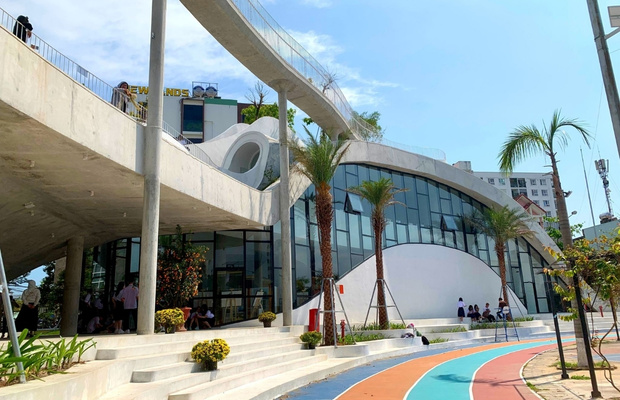 Du kh&aacute;ch tham gia hoạt động s&aacute;ng tạo tại Wings Art 