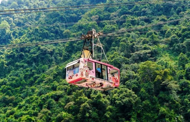 &nbsp;C&aacute;p treo Wulai với view n&uacute;i rừng ấn tượng