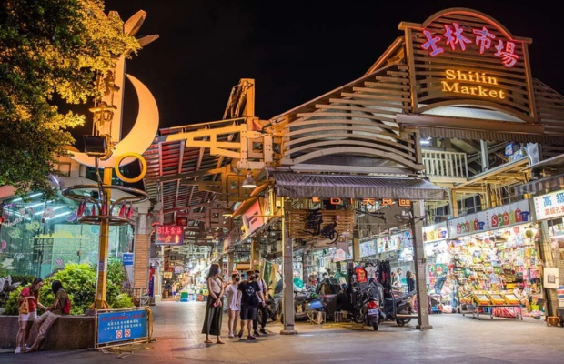 Chợ đ&ecirc;m Sỹ L&acirc;m s&ocirc;i động 