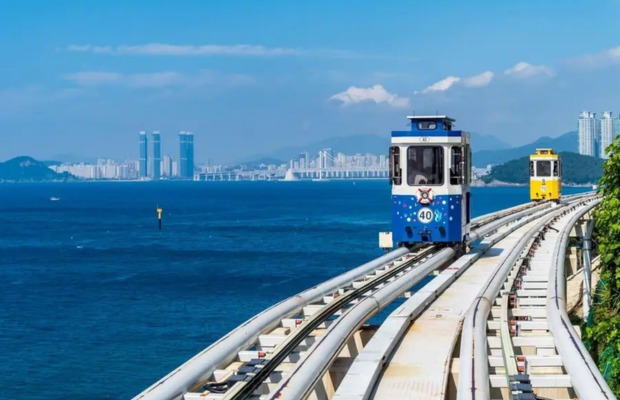 Trải nghiệm t&agrave;u hỏa ven biển Sky Capsule độc đ&aacute;o tại Busan H&agrave;n Quốc