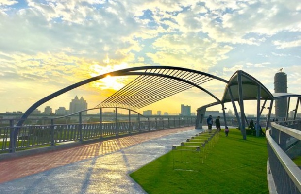 Lối v&agrave;o Chaojing Park qua cầu Pinglang Bridge