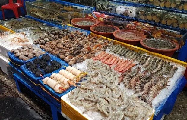 Mua hải sản tươi sống mang về