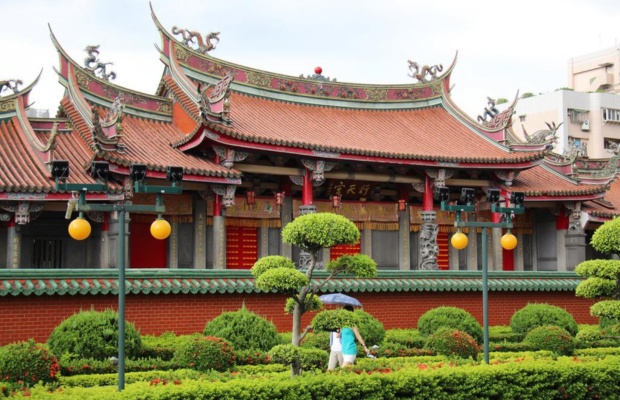 Ch&ugrave;a H&agrave;nh Thi&ecirc;n nổi tiếng với kiến tr&uacute;c v&agrave; văn h&oacute;a t&acirc;m linh Đ&agrave;i Bắc.