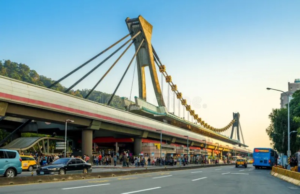 Ga Jiantan l&agrave; điểm xuống gần chợ đ&ecirc;m Sĩ L&acirc;m nhất