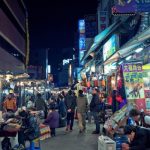 Một đêm không ngủ tại chợ Dongdaemun mua sắm và ăn uống thả ga