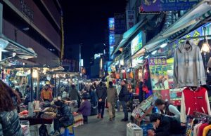 Một đêm không ngủ tại chợ Dongdaemun mua sắm và ăn uống thả ga
