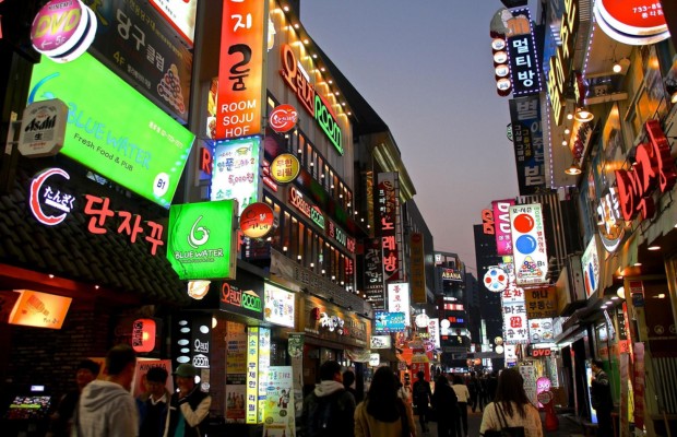 Myeongdong về đ&ecirc;m l&agrave; thời điểm l&yacute; tưởng 