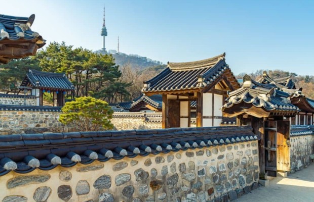 Kh&aacute;m ph&aacute; L&agrave;ng cổ Namsangol Hanok ngay gần đ&oacute;