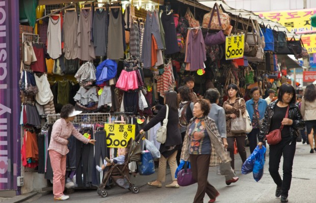 Khu quần &aacute;o sỉ v&agrave; lẻ tại chợ Namdaemun 