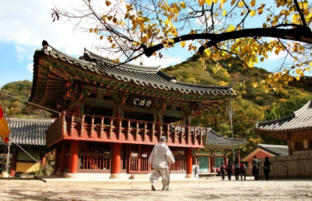 Ph&ograve;ng nghỉ Templestay tại ch&ugrave;a Naksansa H&agrave;n Quốc