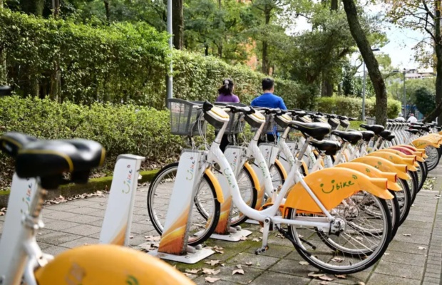 YouBike l&agrave; c&aacute;ch kh&aacute;m ph&aacute; c&ocirc;ng vi&ecirc;n rất được y&ecirc;u th&iacute;ch.