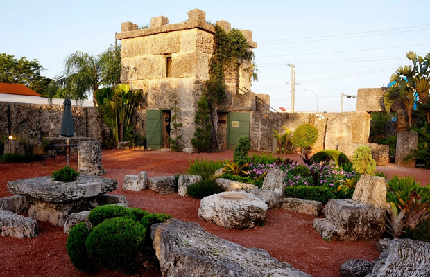 Kh&aacute;m ph&aacute; những con số kh&oacute; tin tại Coral Castle