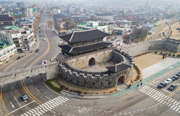 Ph&aacute;o đ&agrave;i Suwon Hwaseong