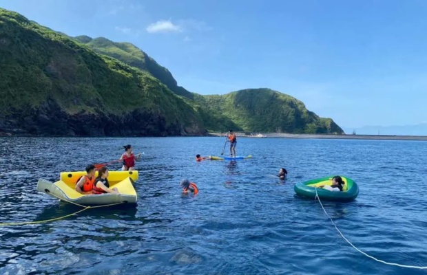 Ch&egrave;o SUP giữa biển sữa quanh Guishan Island