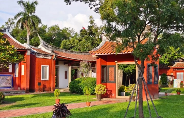 Kh&ocirc;ng gian cổ k&iacute;nh v&agrave; thanh tịnh của đền Khổng Tử Đ&agrave;i Nam. 