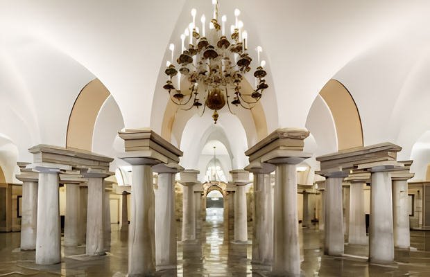 H&agrave;nh tr&igrave;nh ngược d&ograve;ng thời gian tại khu Crypt
