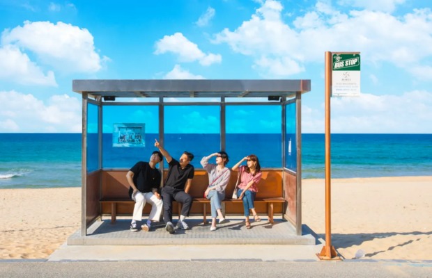Trạm dừng xe bus BTS tại Gangneung, Gangwon Do H&agrave;n Quốc
