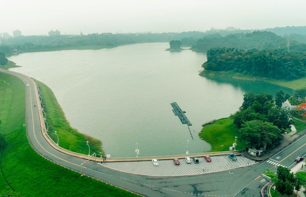 Kh&ocirc;ng gian thư gi&atilde;n y&ecirc;n b&igrave;nh tại hồ Lantan. 