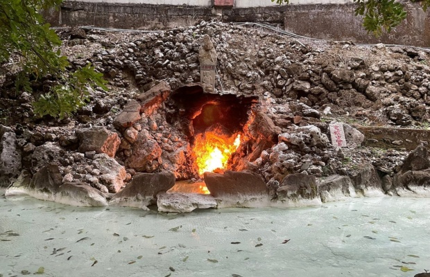 Hiện tượng &ldquo;Lửa v&agrave; Nước h&ograve;a một&rdquo; ở Guanziling