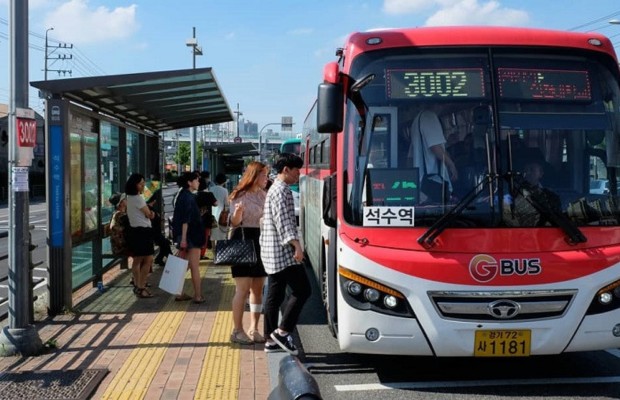 Di chuyển bằng xe bu&yacute;t du lịch