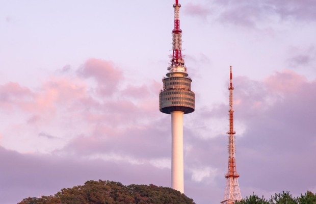 Th&aacute;p Namsan