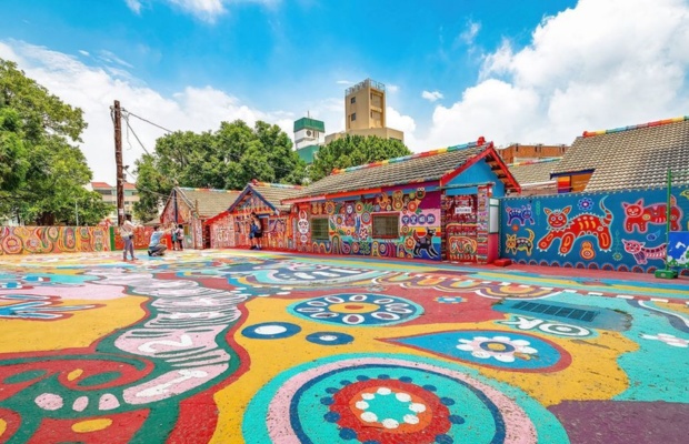 G&oacute;c sống ảo nổi bật tại Rainbow Village.
