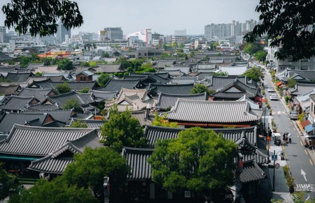 Vị tr&iacute; v&agrave; kiến tr&uacute;c đặc trưng tại l&agrave;ng cổ Bukchon Hanok địa chỉ quận Jongno-gu