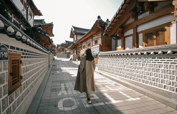  Đường tản bộ ven suối tại l&agrave;ng cổ Eunpyeong Hanok