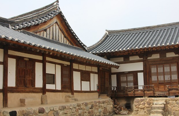 Trải nghiệm lưu tr&uacute; tại nh&agrave; cổ Hanok