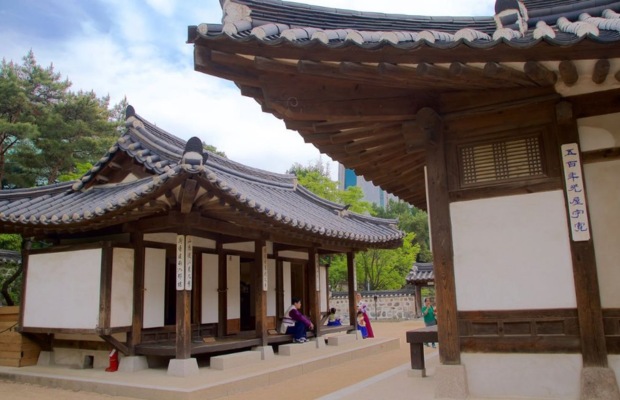 G&oacute;c nh&igrave;n từ l&agrave;ng Namsangol hướng thẳng ra th&aacute;p N Seoul