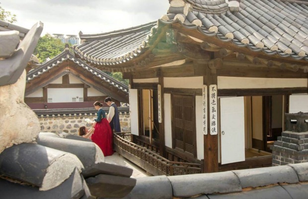 Cổng ch&iacute;nh dẫn v&agrave;o khu di t&iacute;ch l&agrave;ng Hanok Namsangol