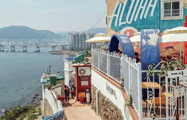 To&agrave;n cảnh l&agrave;ng văn h&oacute;a Huinnyeoul ven biển Busan