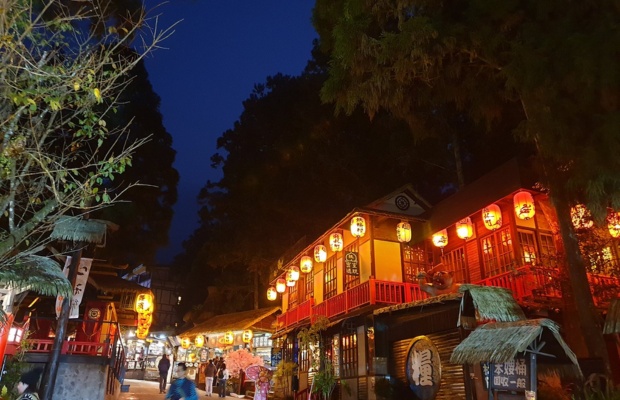L&agrave;ng y&ecirc;u qu&aacute;i Đ&agrave;i Loan lung linh khi l&ecirc;n đ&egrave;n. 