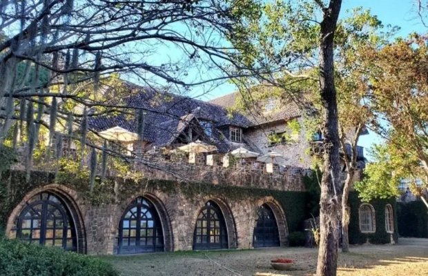 Khu Wine Chateau mang phong c&aacute;ch l&acirc;u đ&agrave;i ch&acirc;u &Acirc;u ấn tượng.