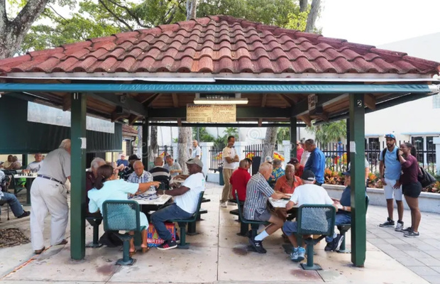 Nhịp đập Calle Ocho tại C&ocirc;ng vi&ecirc;n Domino