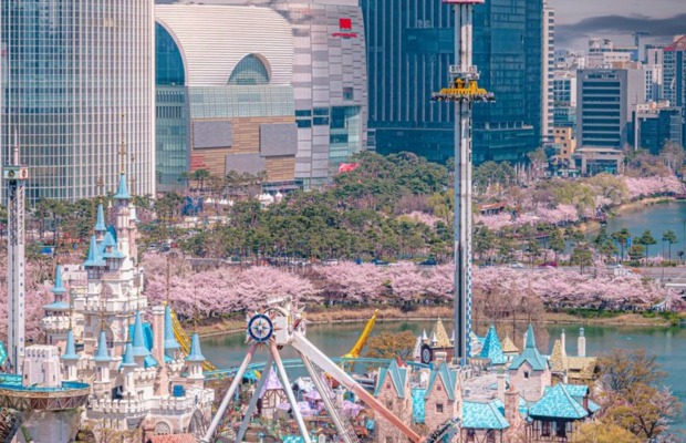 Bảng gi&aacute; v&eacute; v&agrave; thẻ Magic Pass tại cổng Lotte World H&agrave;n Quốc