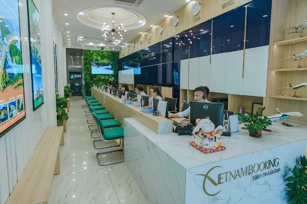 Du kh&aacute;ch đặt v&eacute; qua k&ecirc;nh ph&acirc;n phối ch&iacute;nh thống Vietnam Booking