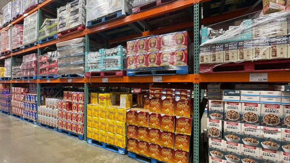 C&aacute;c sản phẩm thực phẩm đặc trưng Mỹ được b&agrave;y b&aacute;n tại si&ecirc;u thị như Costco v&agrave; Walmart