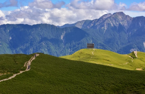 Hehuanshan nổi tiếng với biển m&acirc;y v&agrave; m&ugrave;a tuyết hiếm gặp