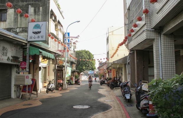 Buổi s&aacute;ng v&agrave; chiều muộn l&agrave; thời điểm đẹp để dạo phố cổ Nantun.